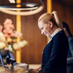 Recepción de hotel, personal.